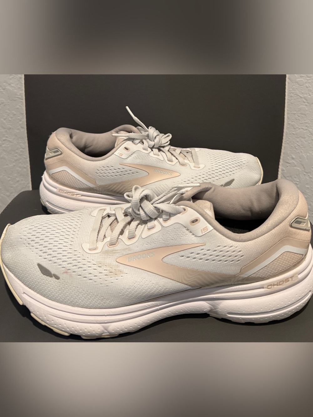 Brooks Women's Ghost 15 Neutral Running Shoe White/Crystal Grey/Glass Size 10